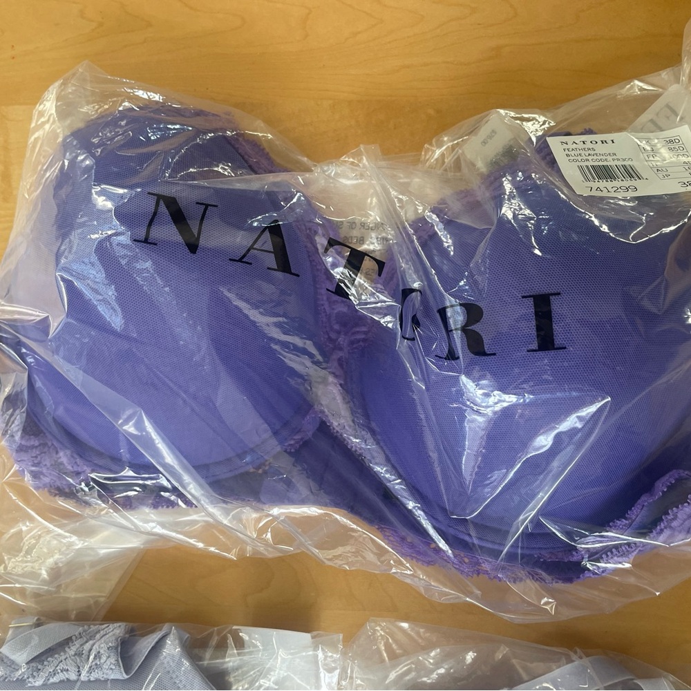 NWT Natori Feathers 38D Bra